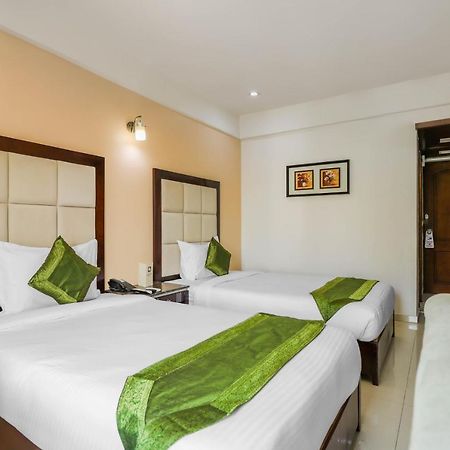Treebo Trend Hotel Parker Ahmedabad Esterno foto
