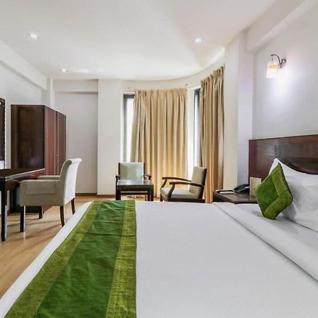 Treebo Trend Hotel Parker Ahmedabad Esterno foto