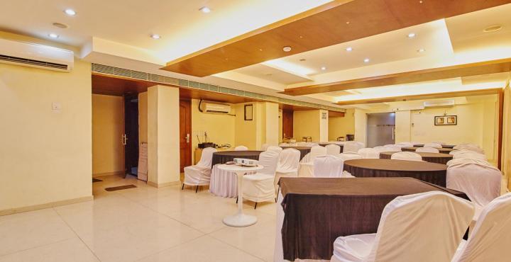 Treebo Trend Hotel Parker Ahmedabad Esterno foto