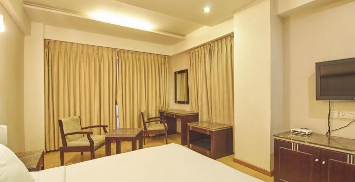 Treebo Trend Hotel Parker Ahmedabad Esterno foto