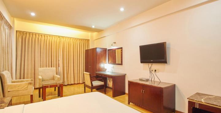 Treebo Trend Hotel Parker Ahmedabad Esterno foto