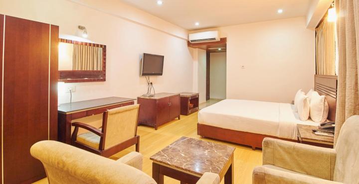 Treebo Trend Hotel Parker Ahmedabad Esterno foto