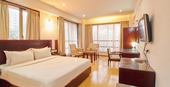 Treebo Trend Hotel Parker Ahmedabad Esterno foto