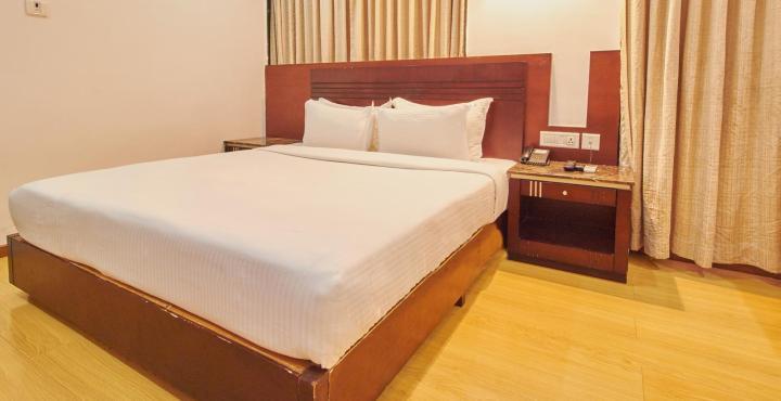 Treebo Trend Hotel Parker Ahmedabad Esterno foto