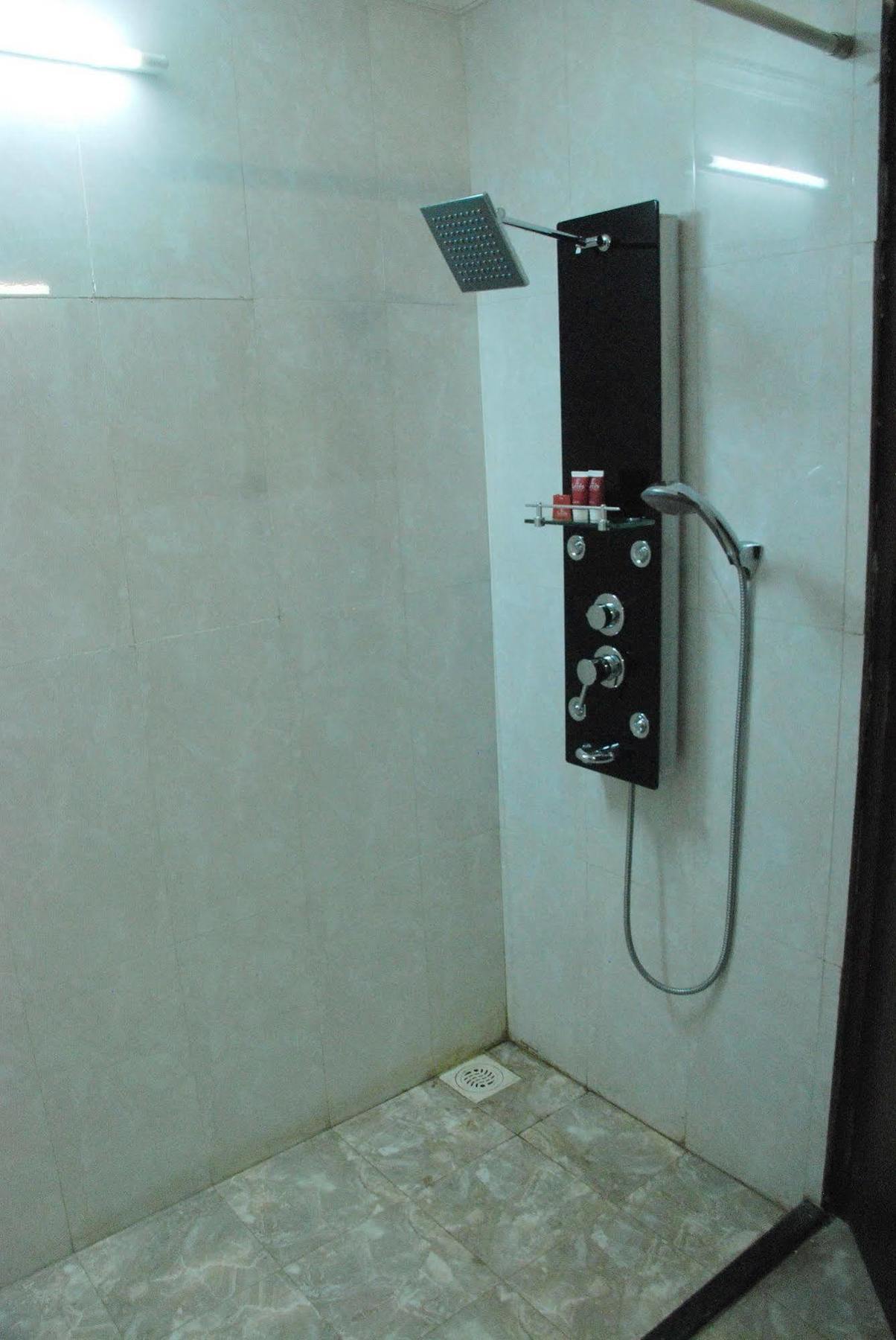 Treebo Trend Hotel Parker Ahmedabad Esterno foto