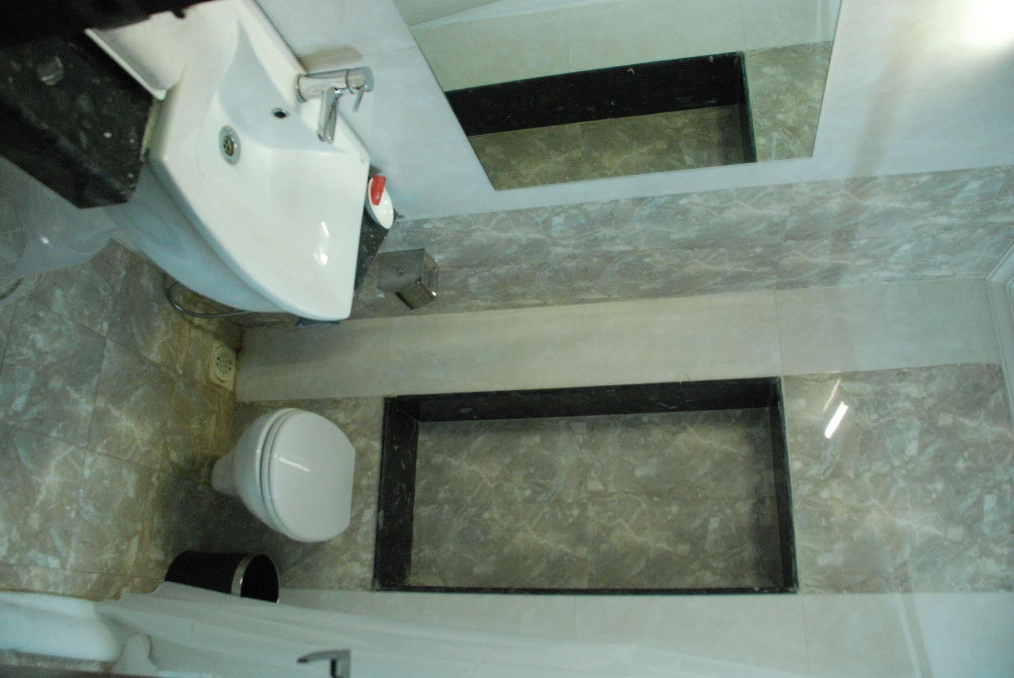 Treebo Trend Hotel Parker Ahmedabad Esterno foto