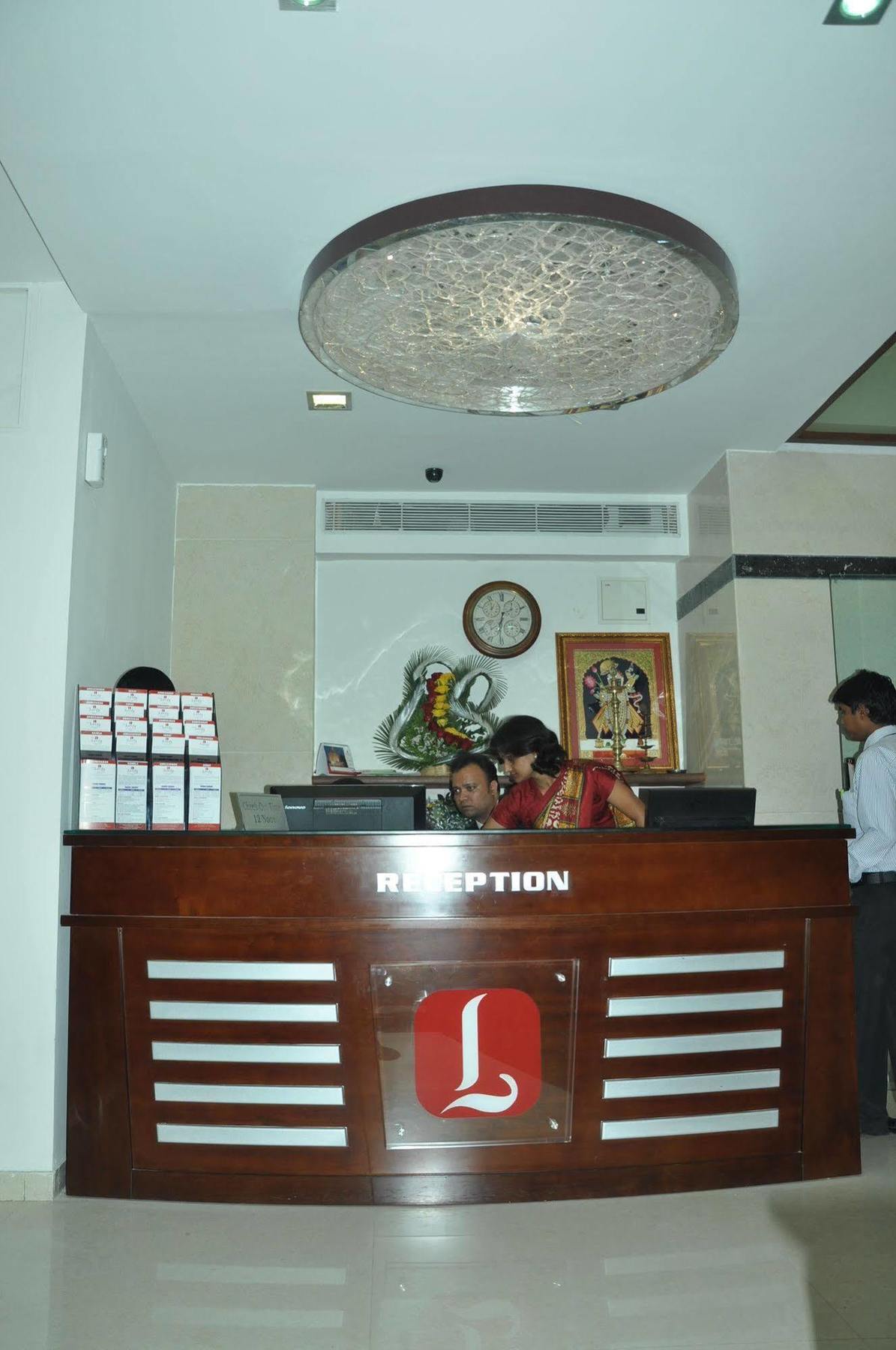 Treebo Trend Hotel Parker Ahmedabad Esterno foto