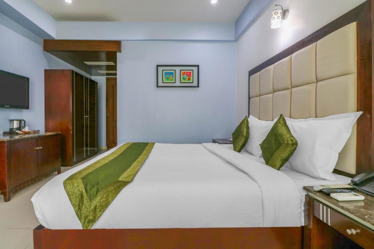 Treebo Trend Hotel Parker Ahmedabad Esterno foto