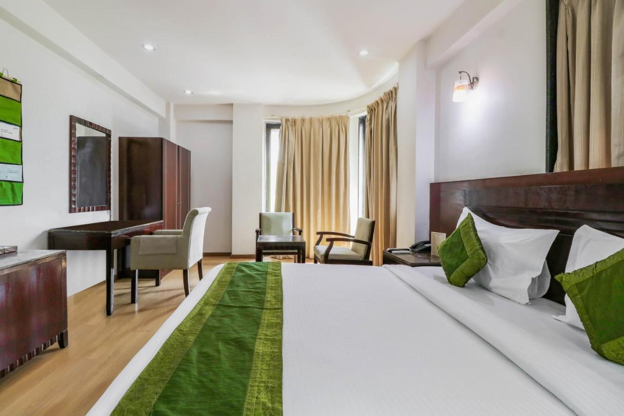 Treebo Trend Hotel Parker Ahmedabad Esterno foto