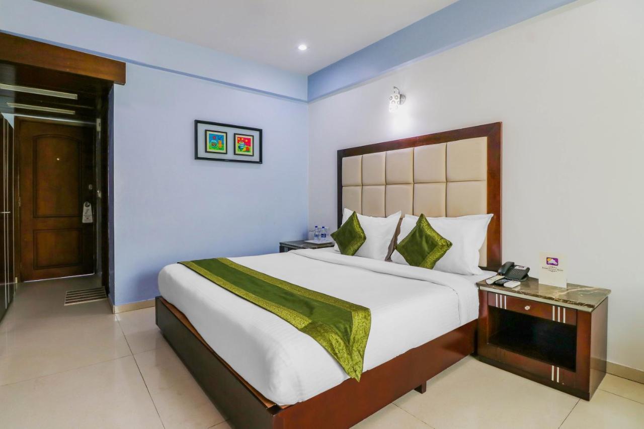 Treebo Trend Hotel Parker Ahmedabad Esterno foto