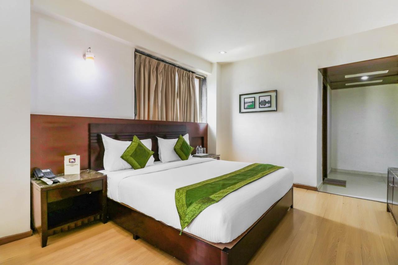 Treebo Trend Hotel Parker Ahmedabad Esterno foto