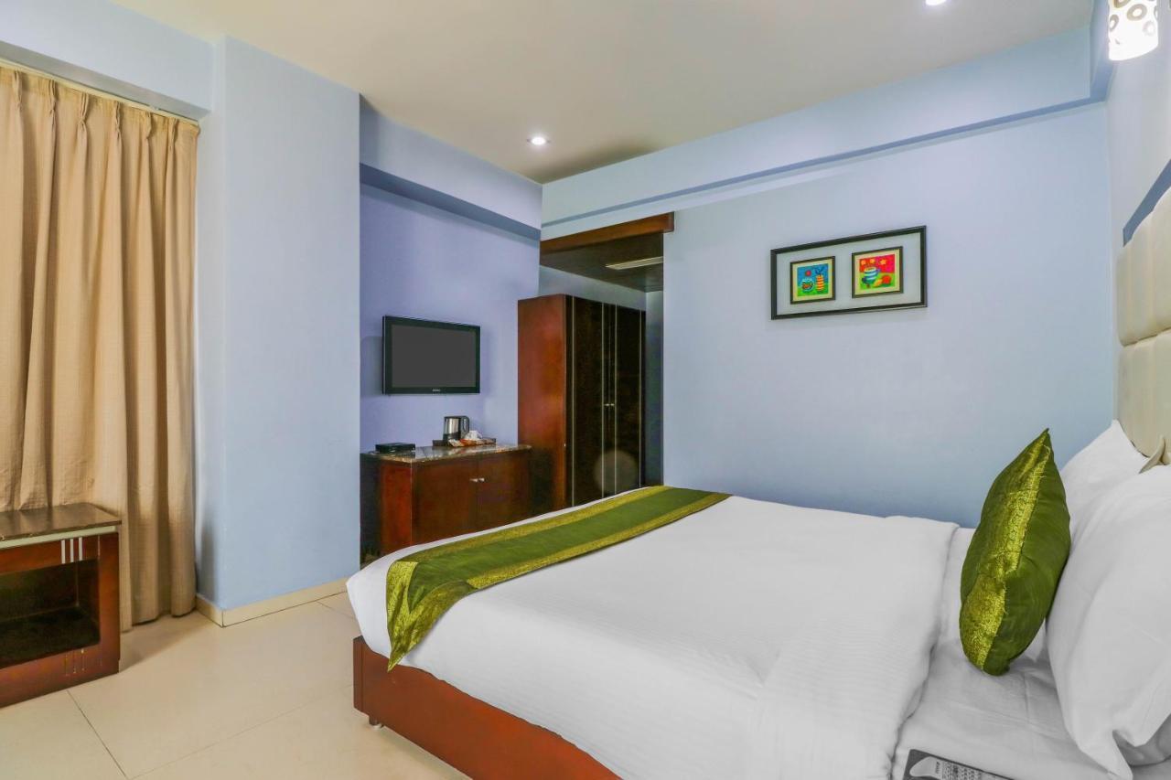 Treebo Trend Hotel Parker Ahmedabad Esterno foto