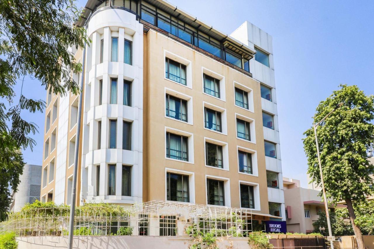 Treebo Trend Hotel Parker Ahmedabad Esterno foto